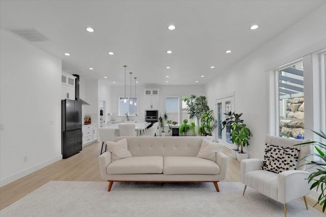 8609 E Hazelwood Ln, Spokane, WA 99212