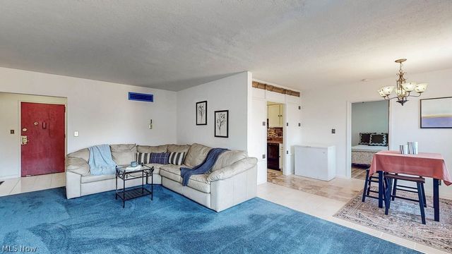 13800 Fairhill Road 512, Shaker Heights, OH 44120