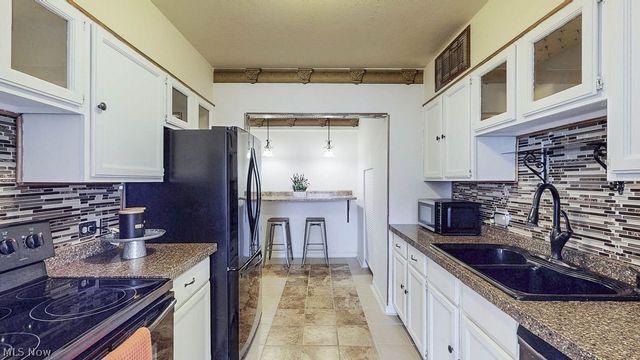 13800 Fairhill Road 512, Shaker Heights, OH 44120