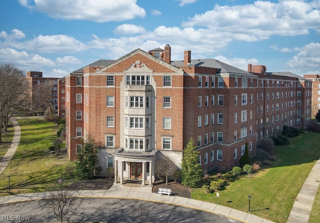 13800 Fairhill Road 512, Shaker Heights, OH 44120