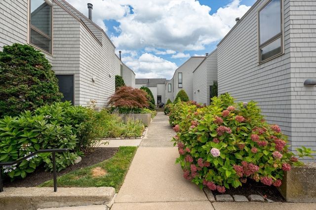 23 Skinners Path 23, Marblehead, MA 01945
