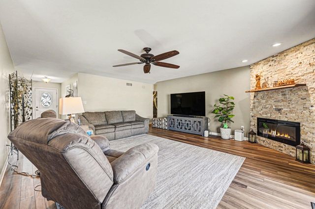 1448 Cynthia Court, Schererville, IN 46375