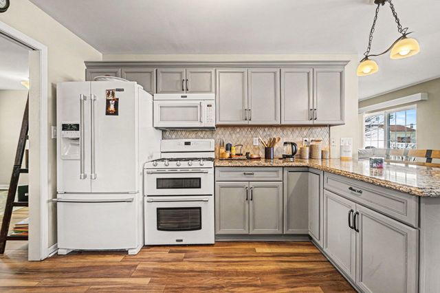 1448 Cynthia Court, Schererville, IN 46375