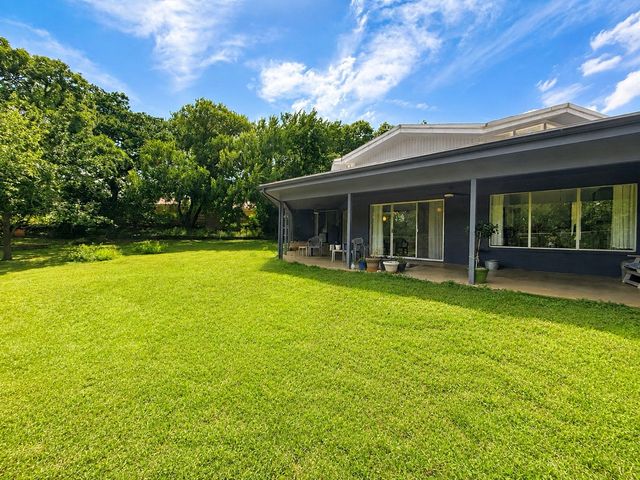 705 10th Street, Mineral Wells, TX 76067