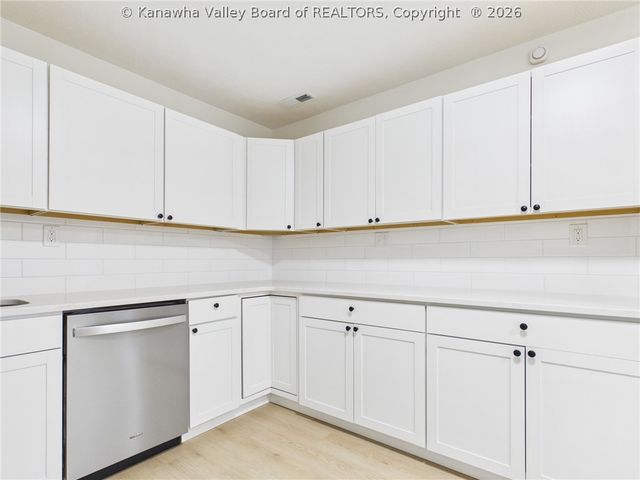 434 Brook Circle, Hurricane, WV 25526