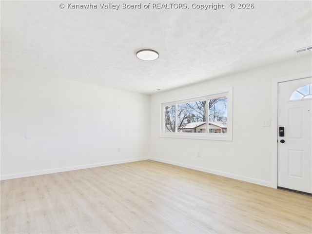 434 Brook Circle, Hurricane, WV 25526