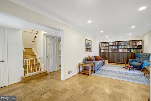8527 PARLIAMENT DR, Springfield, VA 22151