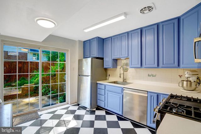 8527 PARLIAMENT DR, Springfield, VA 22151