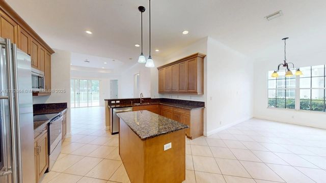 4713 Village Way, Davie, FL 33314