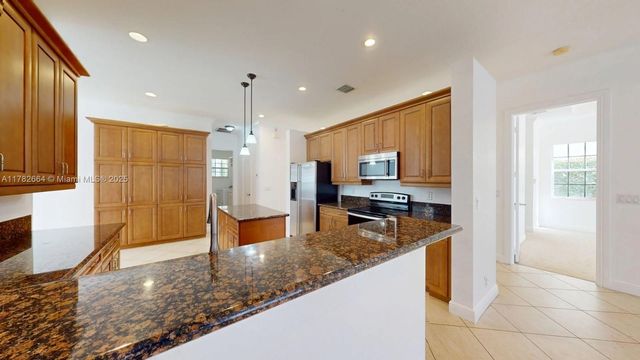 4713 Village Way, Davie, FL 33314