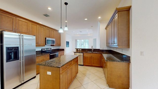 4713 Village Way, Davie, FL 33314
