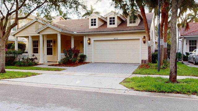 4713 Village Way, Davie, FL 33314