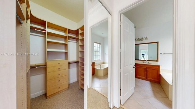 4713 Village Way, Davie, FL 33314