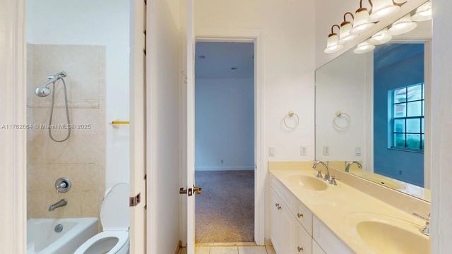 4713 Village Way, Davie, FL 33314