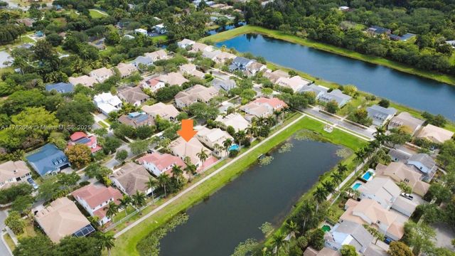 4713 Village Way, Davie, FL 33314