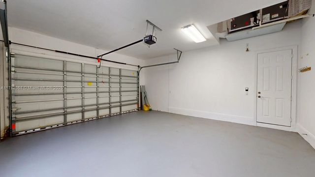 4713 Village Way, Davie, FL 33314