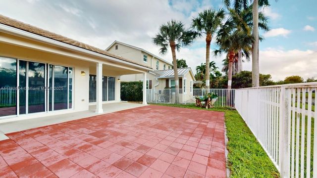 4713 Village Way, Davie, FL 33314