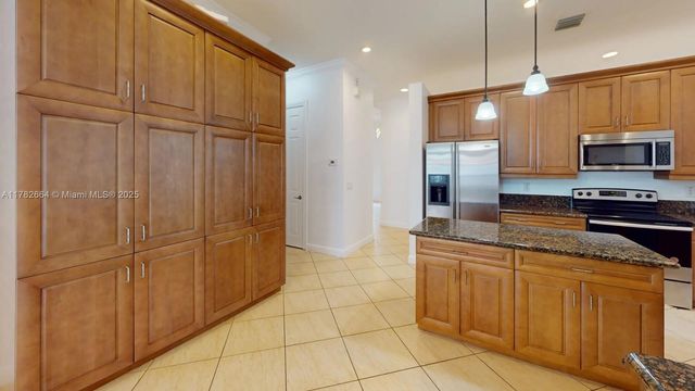 4713 Village Way, Davie, FL 33314
