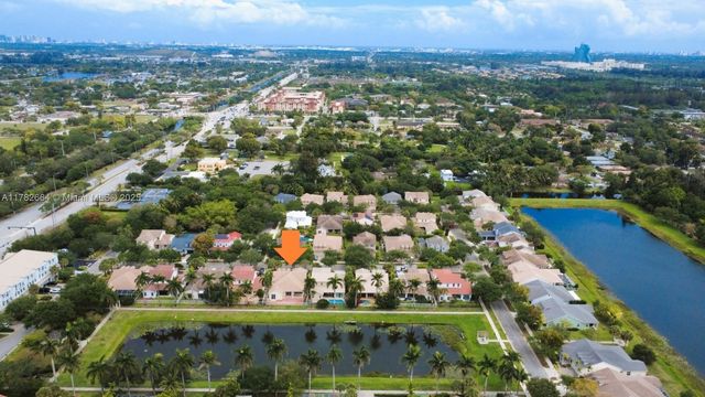 4713 Village Way, Davie, FL 33314