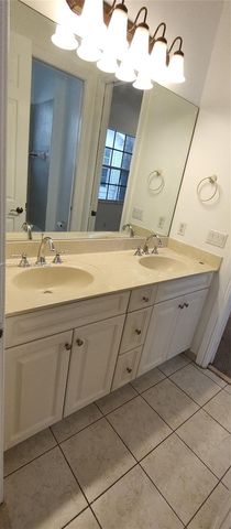 4713 Village Way, Davie, FL 33314