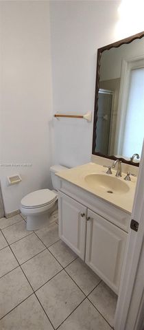 4713 Village Way, Davie, FL 33314
