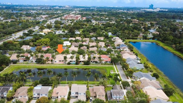 4713 Village Way, Davie, FL 33314