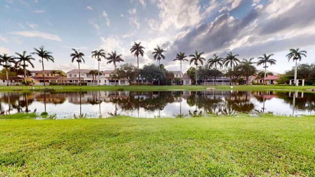 4713 Village Way, Davie, FL 33314