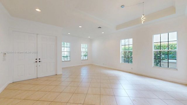 4713 Village Way, Davie, FL 33314