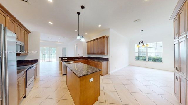 4713 Village Way, Davie, FL 33314