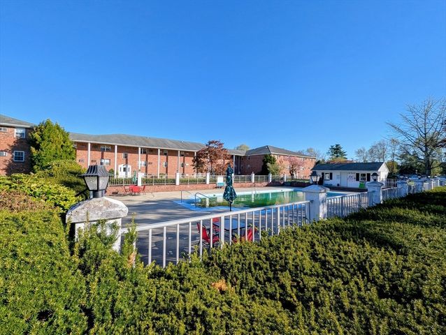 89 Pleasant St C1, Medfield, MA 02052