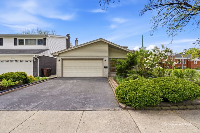 4939 Farwell Avenue, Skokie, IL 60077