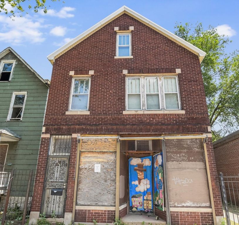 8209 S South Shore Drive, Chicago, IL 60617