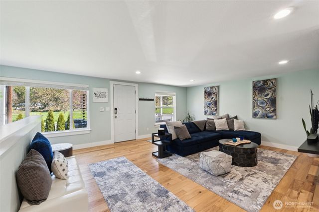 4409 26th Avenue SW, Seattle, WA 98106