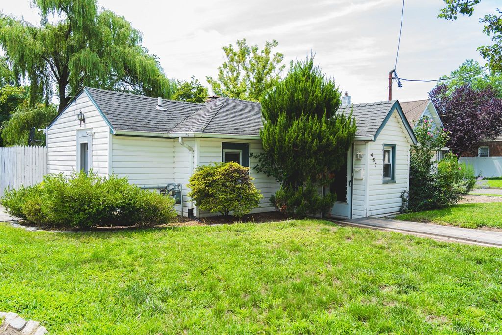 457 Sigmond Street, Freeport, NY 11520