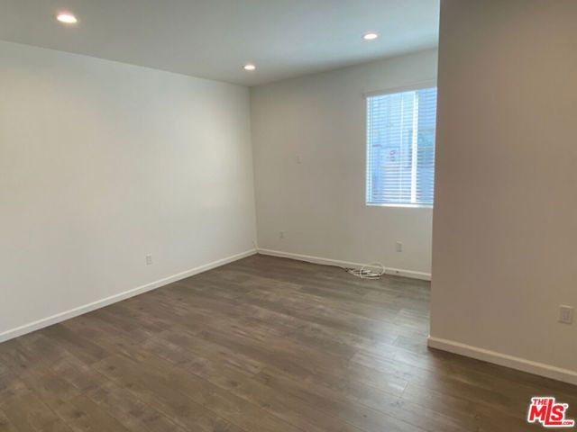 1112 Meadowbrook, Los Angeles, CA 90019