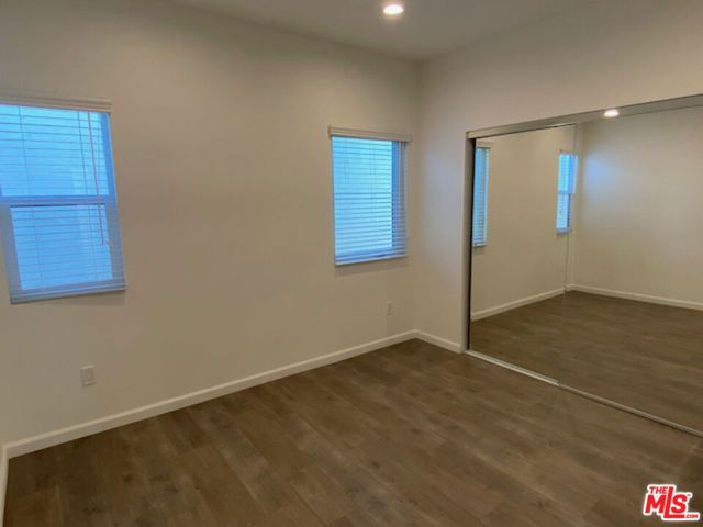 1112 Meadowbrook, Los Angeles, CA 90019