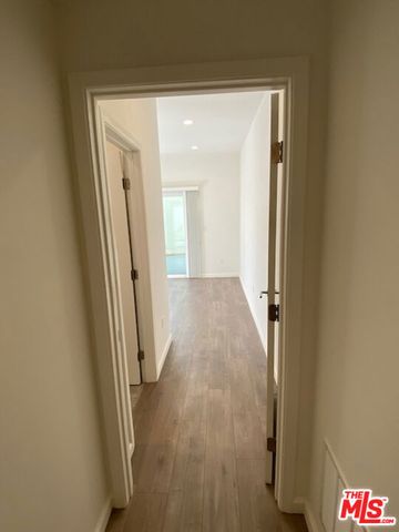 1112 Meadowbrook, Los Angeles, CA 90019