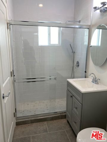 1112 Meadowbrook, Los Angeles, CA 90019