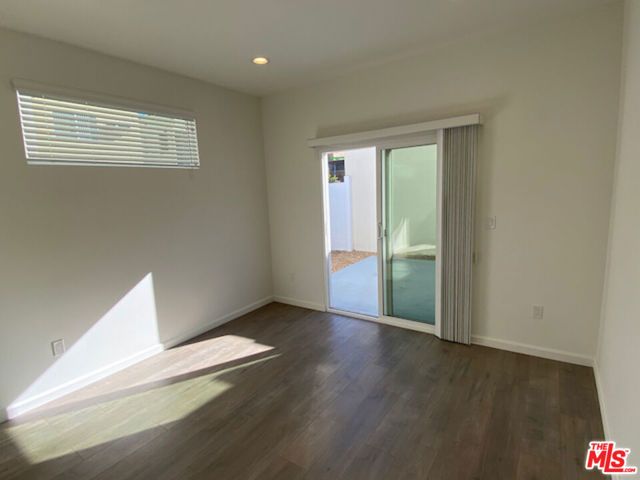 1112 Meadowbrook, Los Angeles, CA 90019