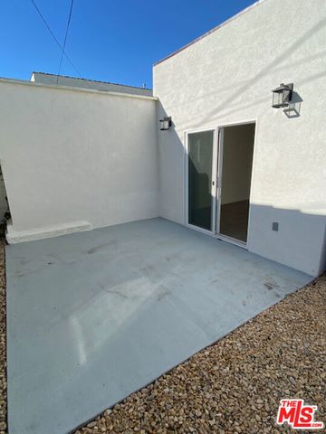 1112 Meadowbrook, Los Angeles, CA 90019