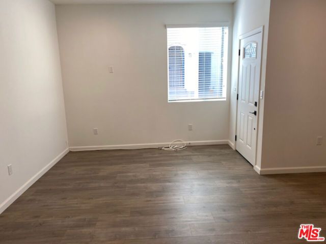 1112 Meadowbrook, Los Angeles, CA 90019