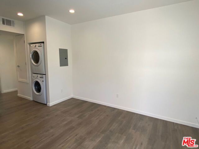 1112 Meadowbrook, Los Angeles, CA 90019