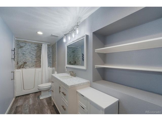 379 Shoreham Cir, Castle Pines, CO 80108