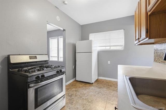 23823 Piper Avenue, Eastpointe, MI 48021