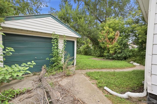 23823 Piper Avenue, Eastpointe, MI 48021