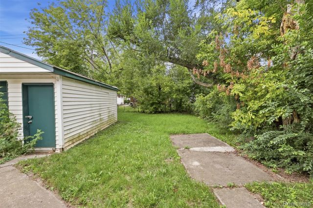 23823 Piper Avenue, Eastpointe, MI 48021