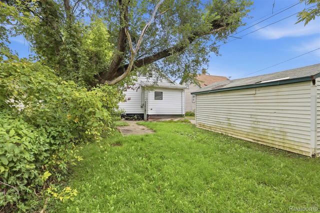 23823 Piper Avenue, Eastpointe, MI 48021