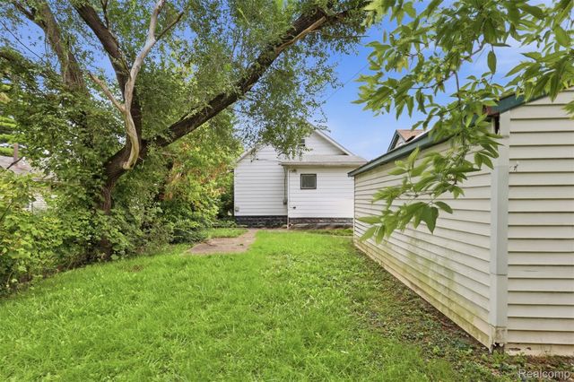 23823 Piper Avenue, Eastpointe, MI 48021