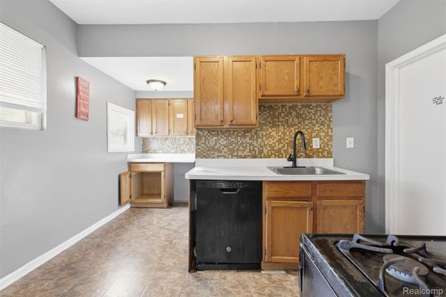 23823 Piper Avenue, Eastpointe, MI 48021