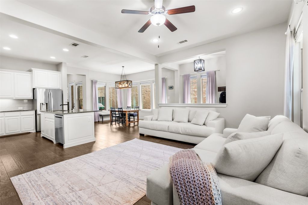 4502 Spanish Indigo Lane, Arlington, TX 76005